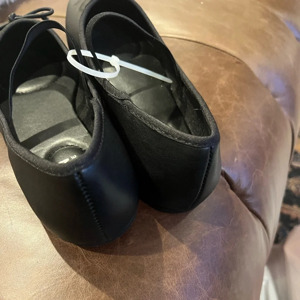 NWOT Kenneth Cole Reaction Myra Flats 7.5 and 9